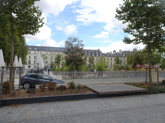 Like in most French towns, there is a car park under the square.