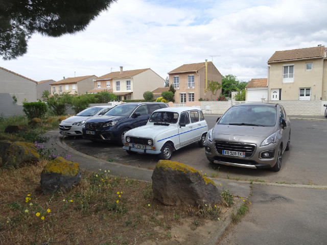 This time, mine is the only non-French car.