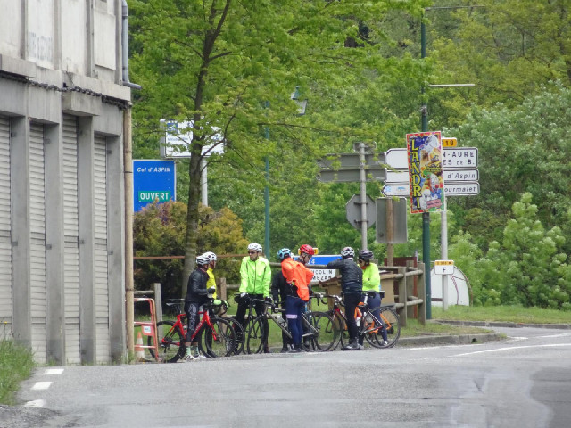 Some cyclists in the town of Arreau.