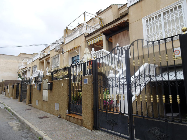 Some front stairs in 7th of July Street.