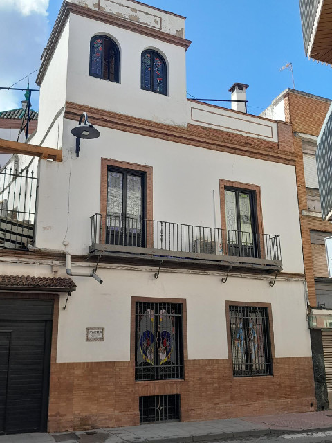 A house with stained glass windows. The plaque on the walls says who the architecht was.