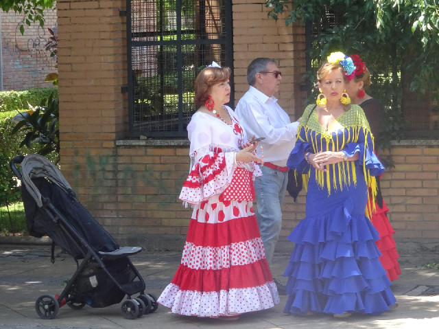 These weren't the only traditionally-dressed people I would see today. On the outskirts of C&oacute;...