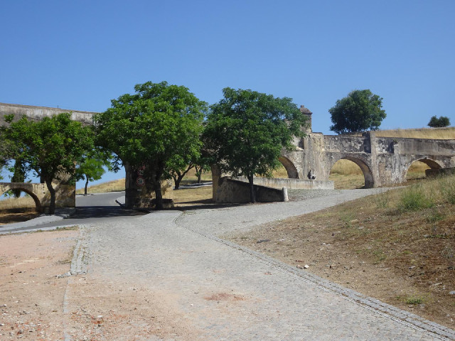 Approaching the old town through the aqueduct.