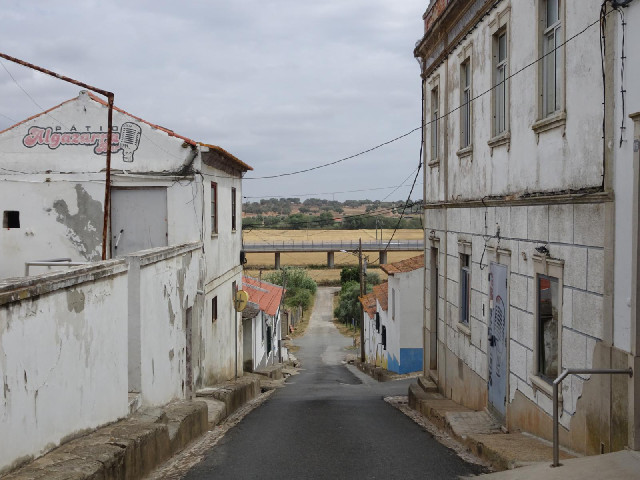 A road out of Alvalade. It's actually called 23rd of August Road but I've already seen one of those....