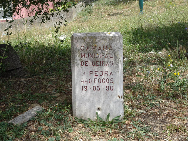 "Oeiras Town Hall. 1st Stone. 440 Fires. 19/05/90." I don't really understand what it mean...