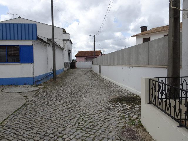 13th of October Road.