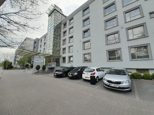 There are surprisingly few cars at my hotel. The hotel doesn't seem to have any other car parks any ...