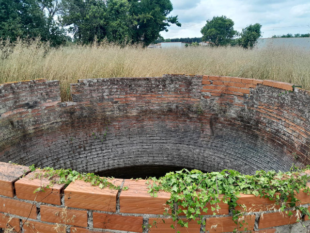 I suppose this is a well but it's a big one.