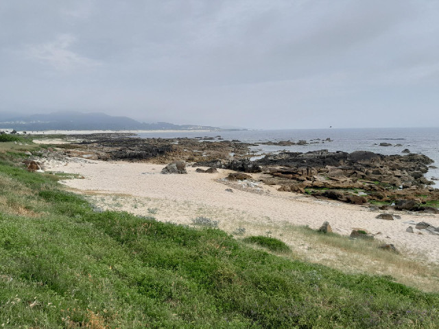 The rocky coast to the North of Vila Praia de &Acirc;ncora.