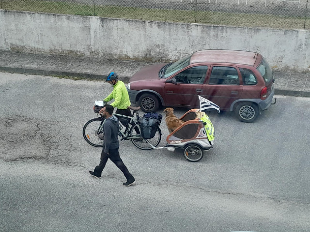 While eating breakfast I saw several walkers and cyclists who looked like they were doing the Camino...