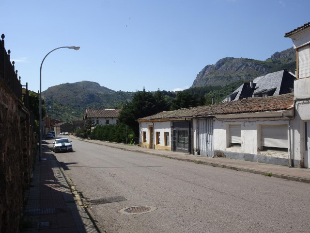 One of only three roads in Europe to be named after the 10th of January.