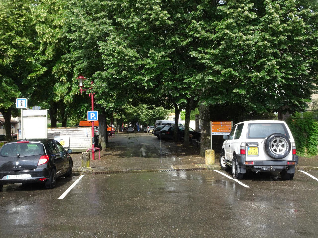 After having a walk around, I've found that the road isn't a dead end at all. The entrance is at thi...