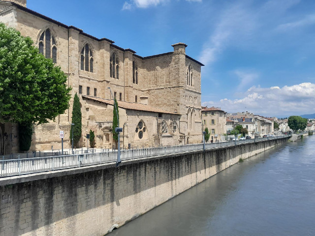 Here, a tramp came and asked me for some money. He started in English, then drifted back into French...