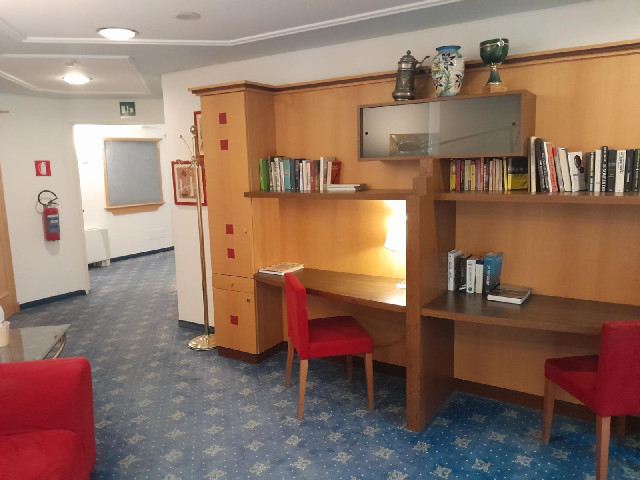 The hotel has this funny little study area on the way to the breakfast room.