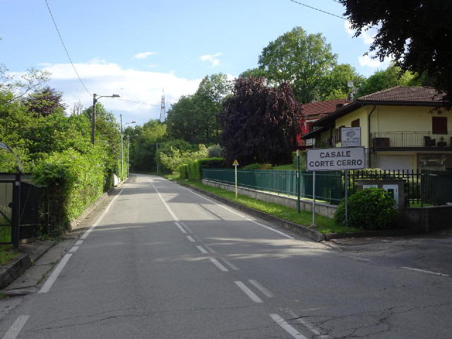 I'm glad the traffic here is lighter than in the Street View picture because I'm going to have to st...