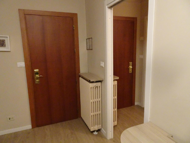 This is two rooms which have been comverted into one. They would have been very small when they were...