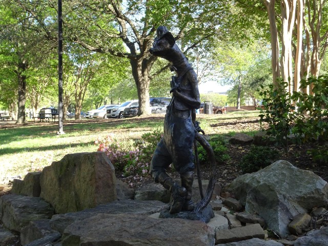There are roughly 100 sculptures here. This one is "Elwood" by Herb Mignery.